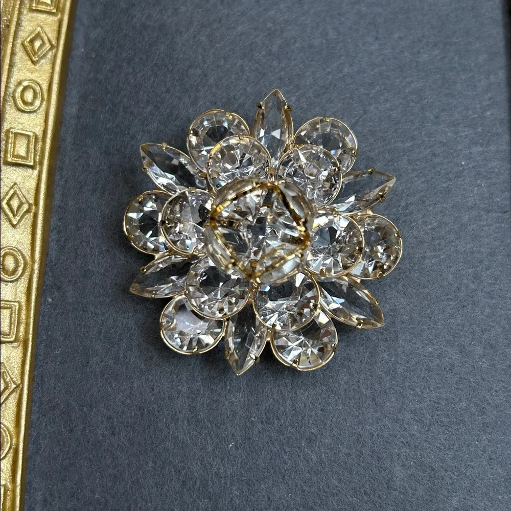 Vintage Juliana? Crystal Flower Brooch featuring clear, domed,& layered crystals